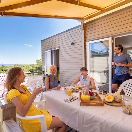 Le Mediterranee Kamp alanı