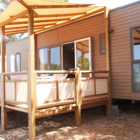 Le Mediterranee אתר קמפינג