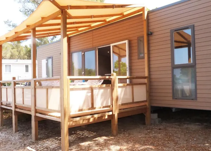 Le Mediterranee אתר קמפינג